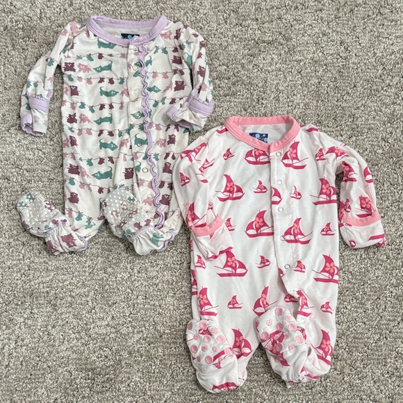 ^(2) KicKee Pants Footed Onesies Kittens Mittens Sailboats Pink Lavender Blue - Picture 1 of 16